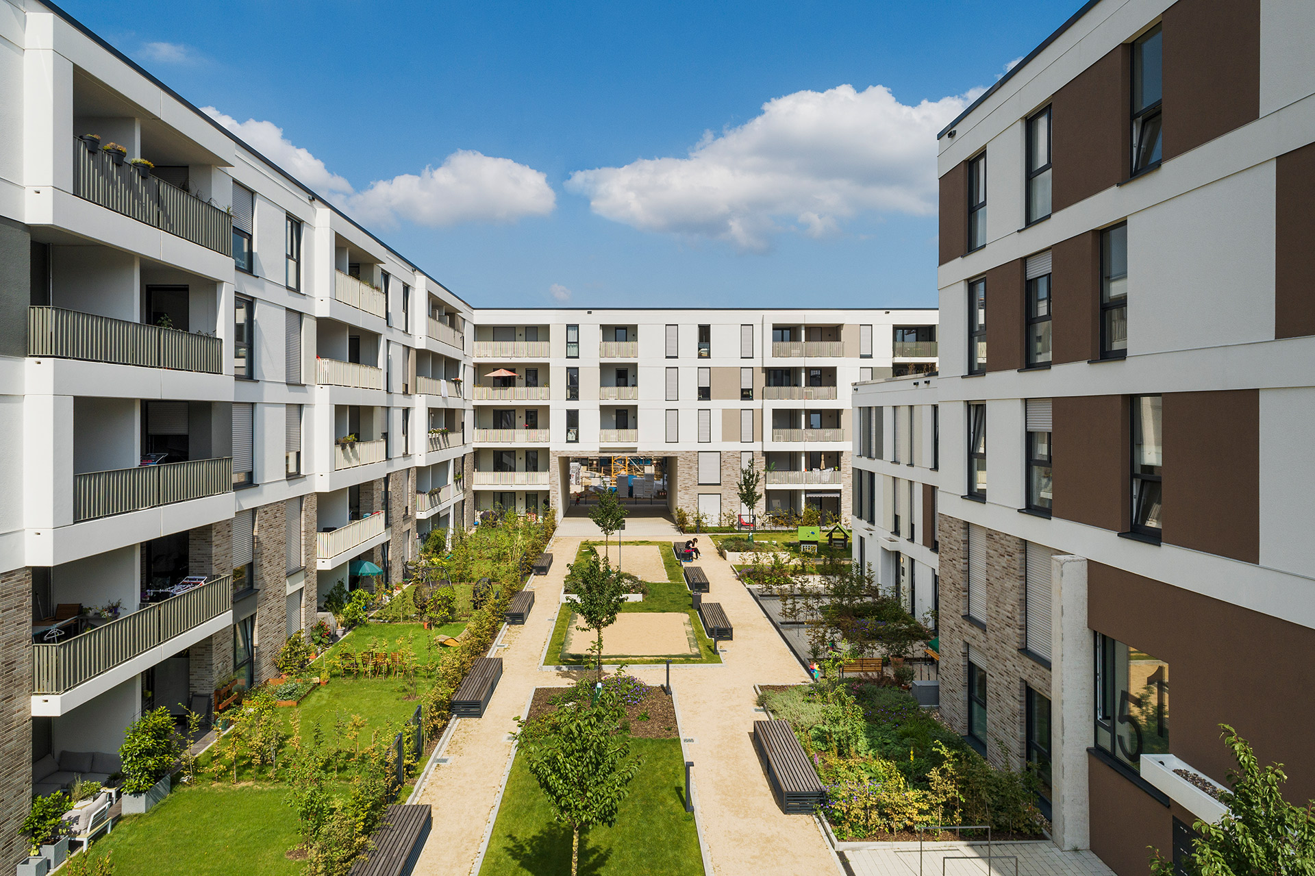 — Bildunterschrift bitte mehrzeilig anlegen Lorem ipsum dolor sit amet, consetetur sadipscing elitr, sed diam nonumy eirmod tempor invidunt ut labore et dolore magna aliquyam erat, sed diam voluptua